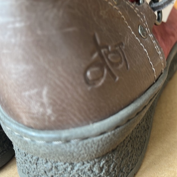 Brand New Dark burgundy in color- OTBT Boot -winter close out 7, 8 1/2 and 9 - Picture 3 of 7